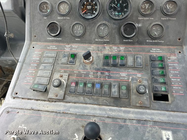 image for item DV5782 2000 Elgin  Pelican  street sweeper