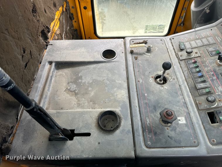 image for item DV5782 2000 Elgin  Pelican  street sweeper