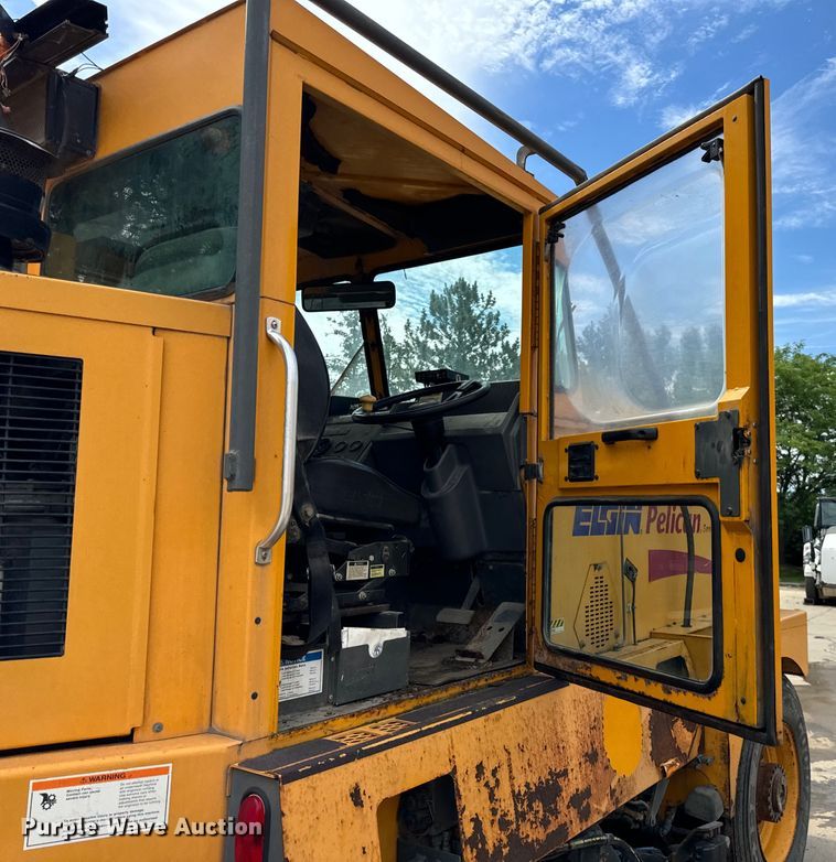 image for item DV5782 2000 Elgin  Pelican  street sweeper