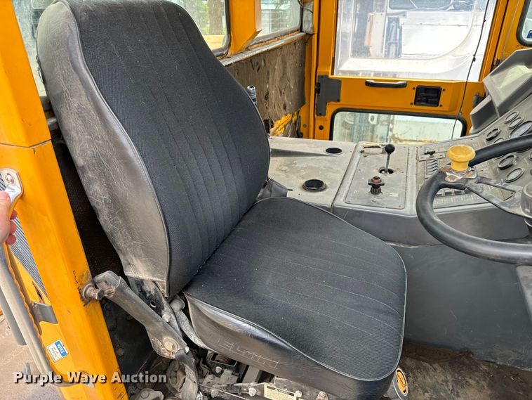 image for item DV5782 2000 Elgin  Pelican  street sweeper