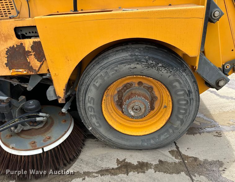 image for item DV5782 2000 Elgin  Pelican  street sweeper