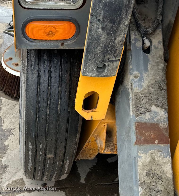 image for item DV5782 2000 Elgin  Pelican  street sweeper