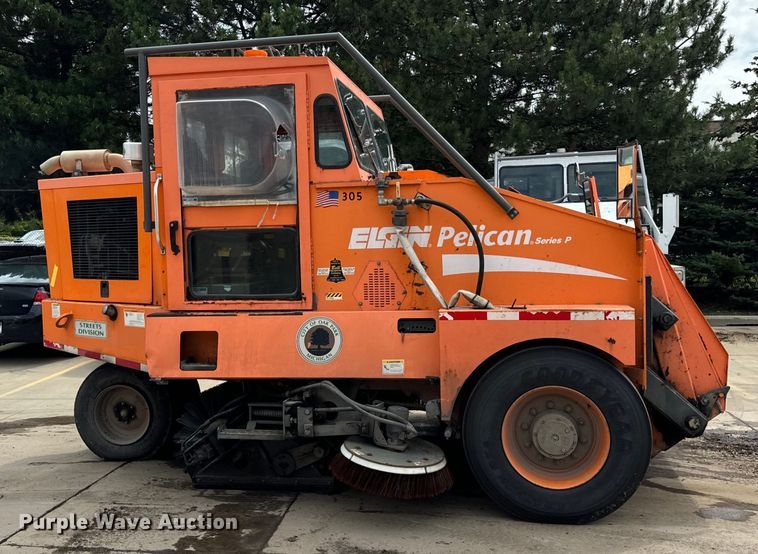 image for item DV5783 2003 Elgin  Pelican  street sweeper