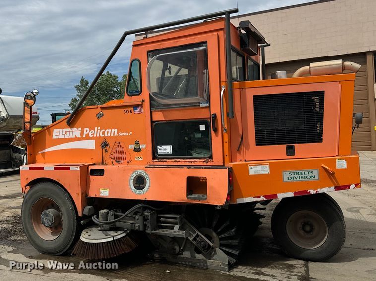 image for item DV5783 2003 Elgin  Pelican  street sweeper