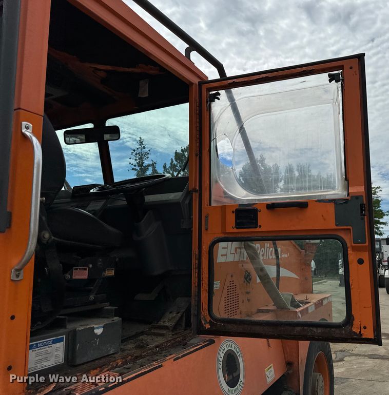 image for item DV5783 2003 Elgin  Pelican  street sweeper