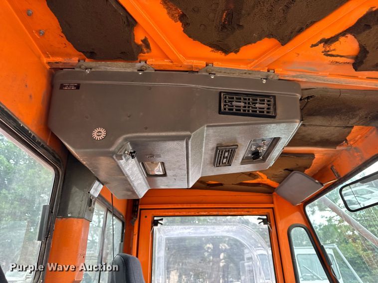 image for item DV5783 2003 Elgin  Pelican  street sweeper