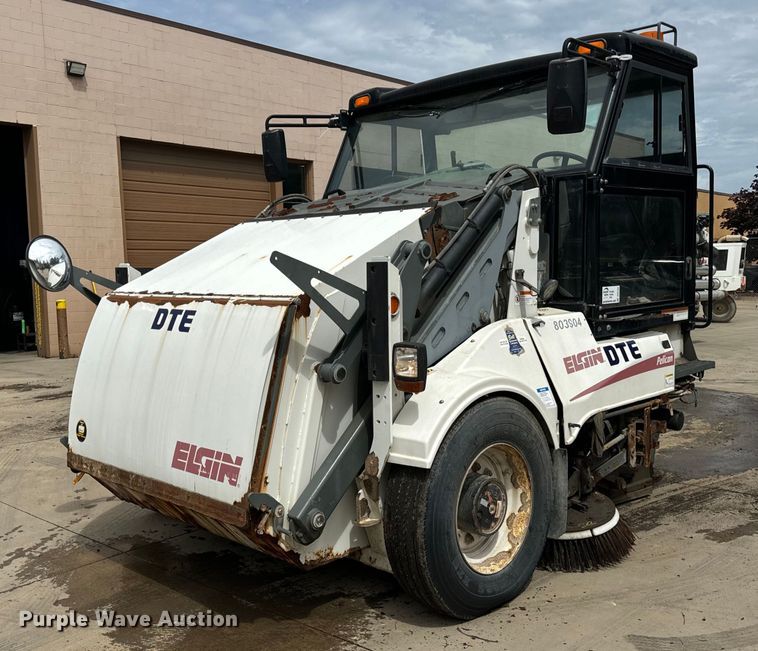 image for item DV5784 2009 Elgin Pelican  street sweeper