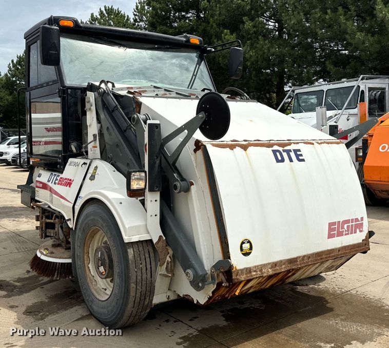 image for item DV5784 2009 Elgin Pelican  street sweeper