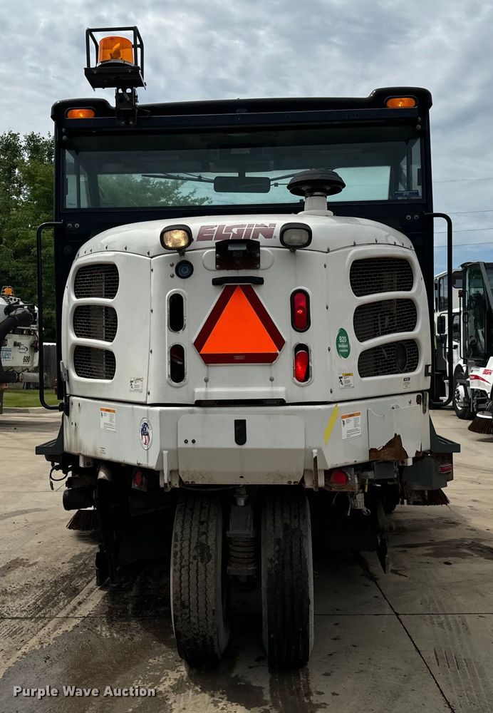 image for item DV5784 2009 Elgin Pelican  street sweeper