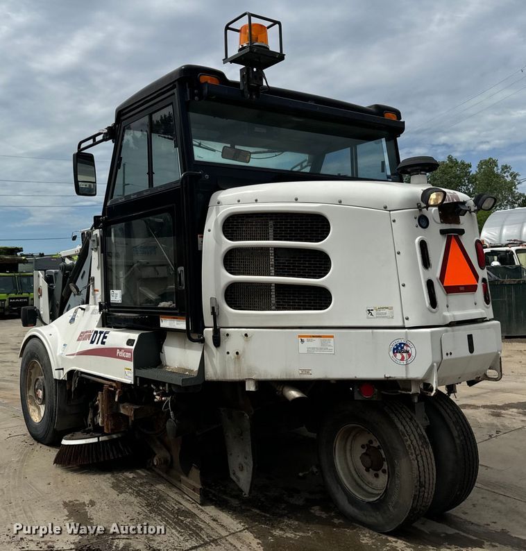 image for item DV5784 2009 Elgin Pelican  street sweeper