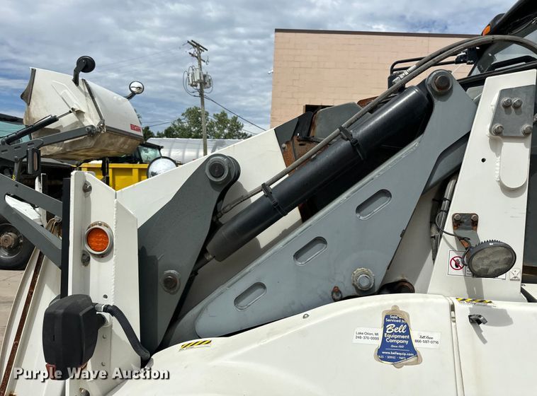 image for item DV5784 2009 Elgin Pelican  street sweeper