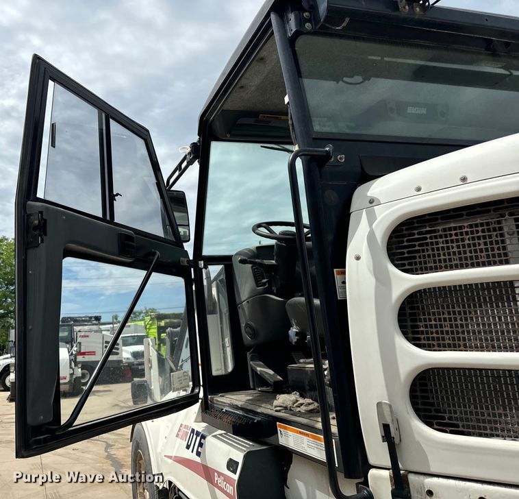 image for item DV5784 2009 Elgin Pelican  street sweeper