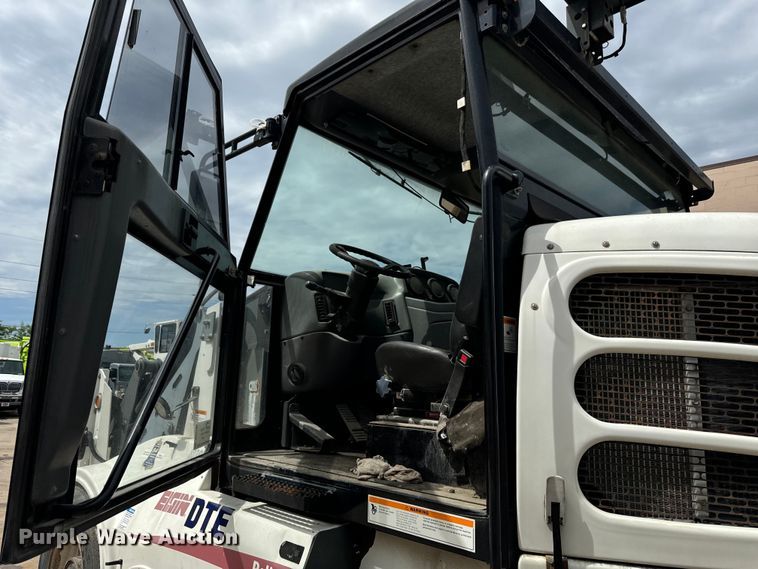 image for item DV5784 2009 Elgin Pelican  street sweeper