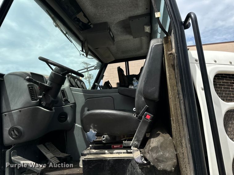 image for item DV5784 2009 Elgin Pelican  street sweeper