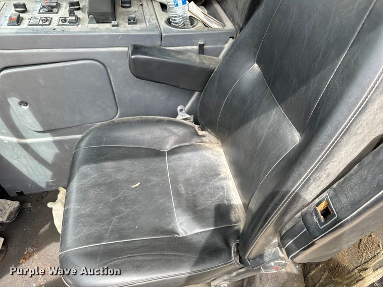 image for item DV5784 2009 Elgin Pelican  street sweeper