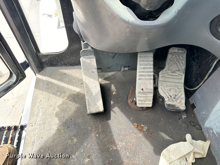 image for item DV5784 2009 Elgin Pelican  street sweeper