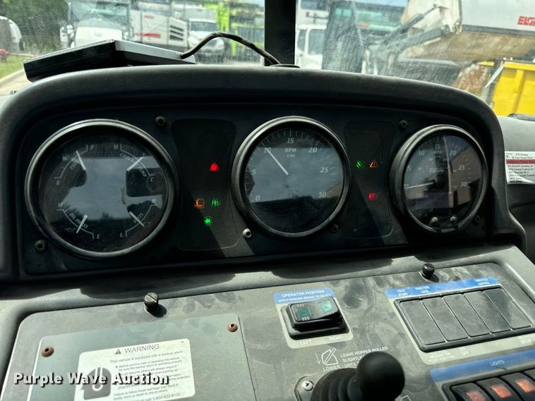 image for item DV5784 2009 Elgin Pelican  street sweeper