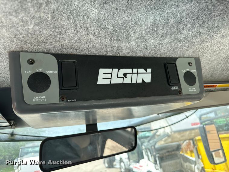 image for item DV5784 2009 Elgin Pelican  street sweeper