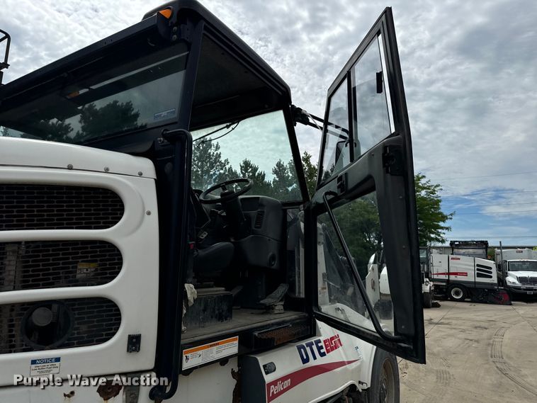 image for item DV5784 2009 Elgin Pelican  street sweeper