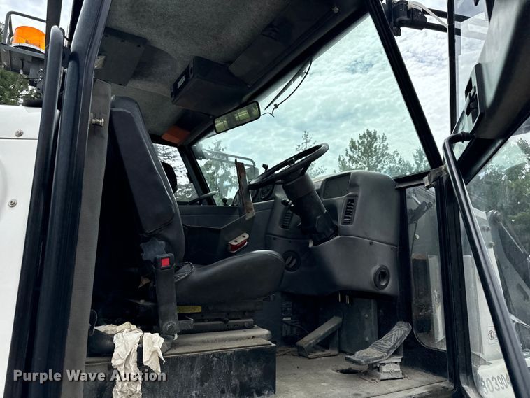 image for item DV5784 2009 Elgin Pelican  street sweeper