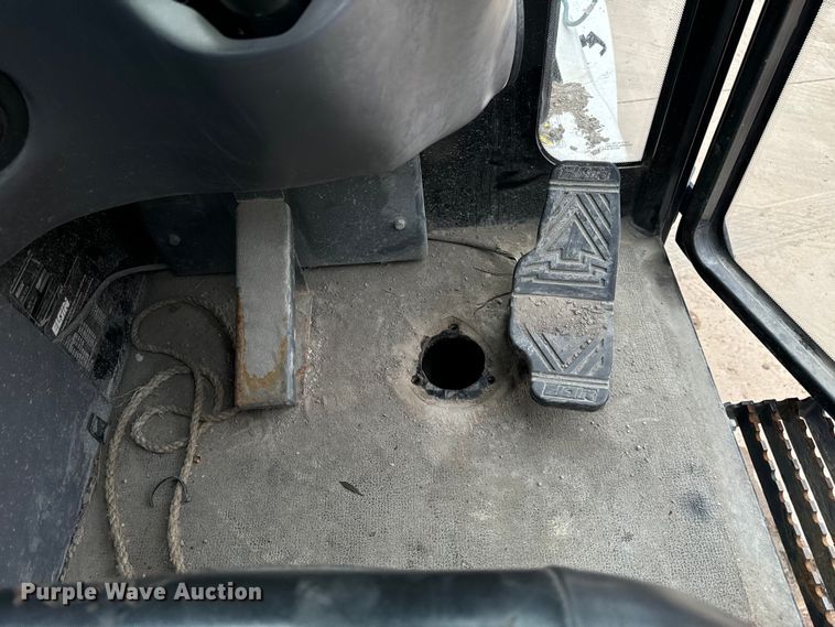 image for item DV5784 2009 Elgin Pelican  street sweeper