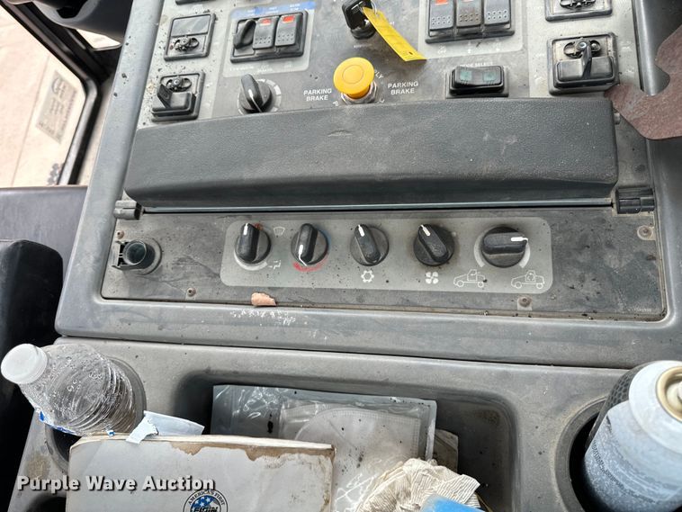 image for item DV5784 2009 Elgin Pelican  street sweeper