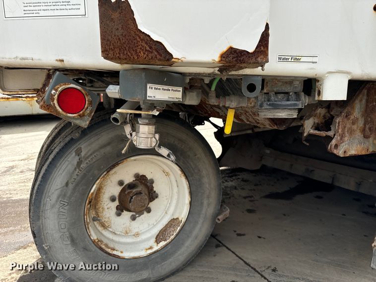 image for item DV5784 2009 Elgin Pelican  street sweeper