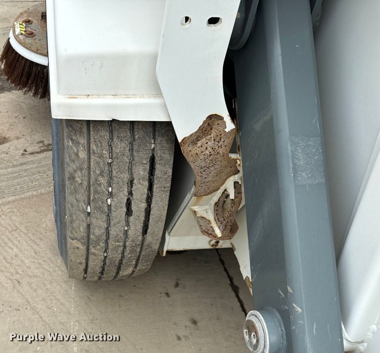 image for item DV5784 2009 Elgin Pelican  street sweeper