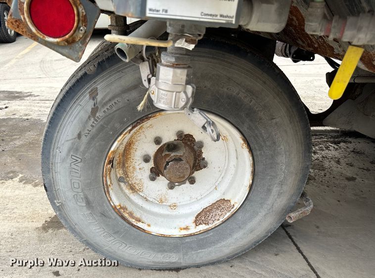 image for item DV5784 2009 Elgin Pelican  street sweeper