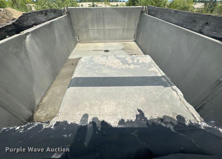 image for item DX0604 1974 Travis end dump pup trailer