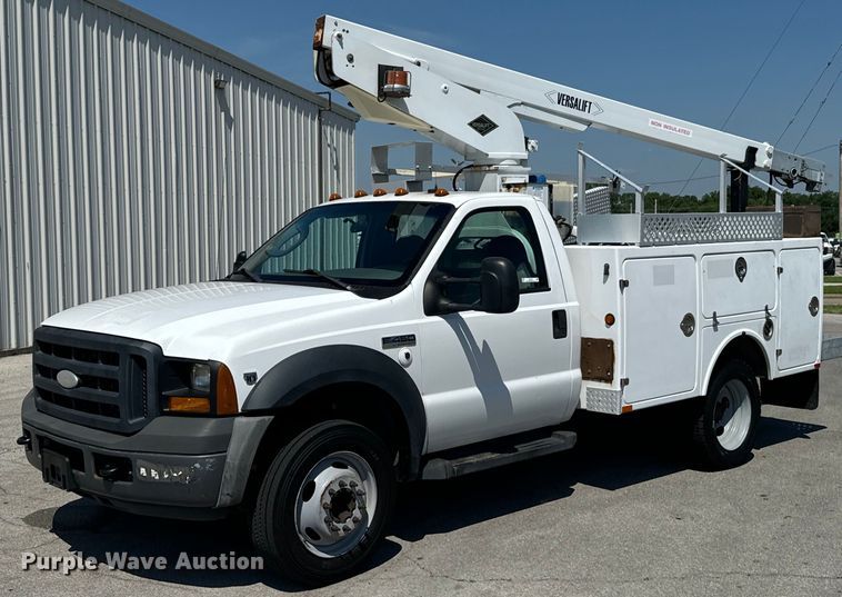 image for item DX0756 2006 Ford F450 Super Duty XL bucket truck