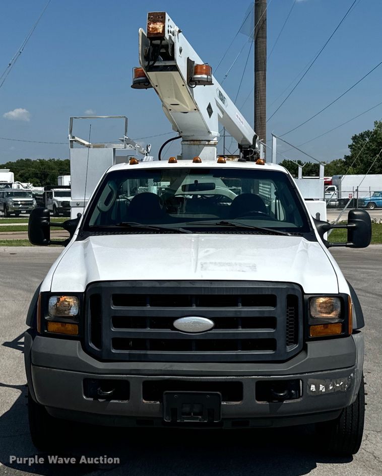 image for item DX0756 2006 Ford F450 Super Duty XL bucket truck