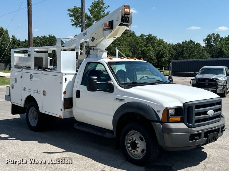 image for item DX0756 2006 Ford F450 Super Duty XL bucket truck