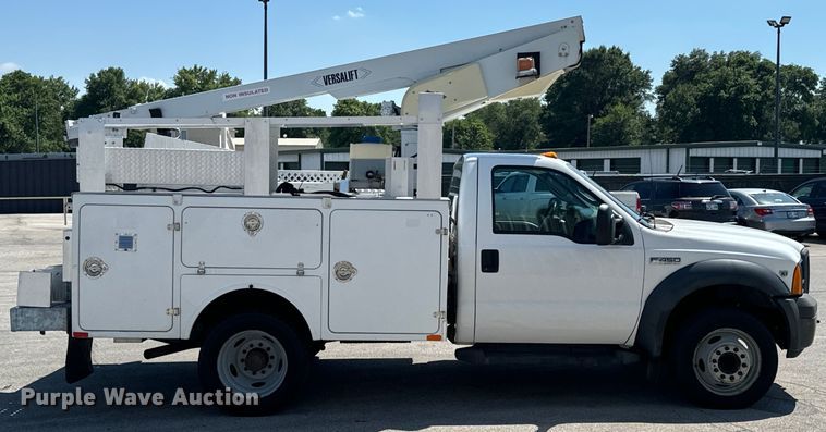 image for item DX0756 2006 Ford F450 Super Duty XL bucket truck