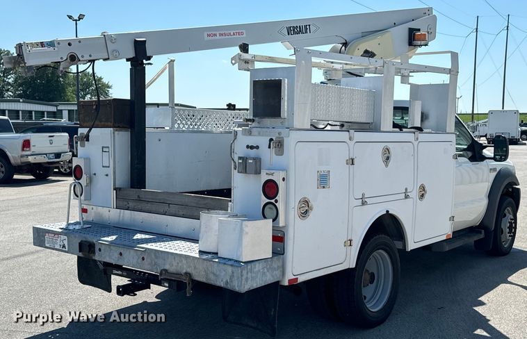 image for item DX0756 2006 Ford F450 Super Duty XL bucket truck