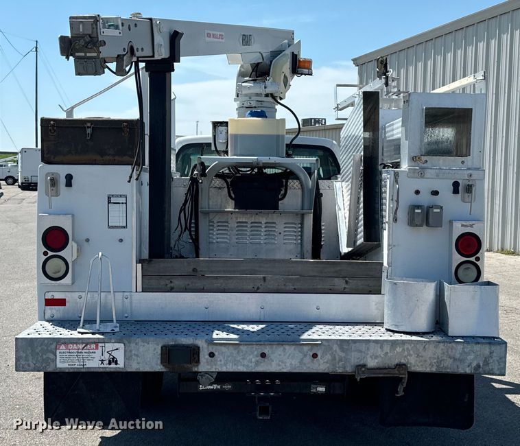 image for item DX0756 2006 Ford F450 Super Duty XL bucket truck