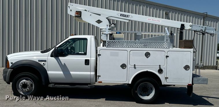 image for item DX0756 2006 Ford F450 Super Duty XL bucket truck
