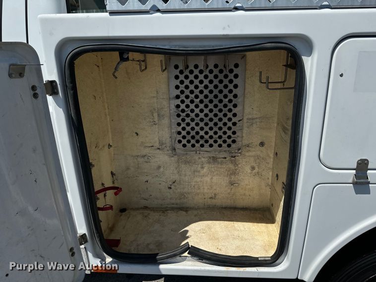 image for item DX0756 2006 Ford F450 Super Duty XL bucket truck