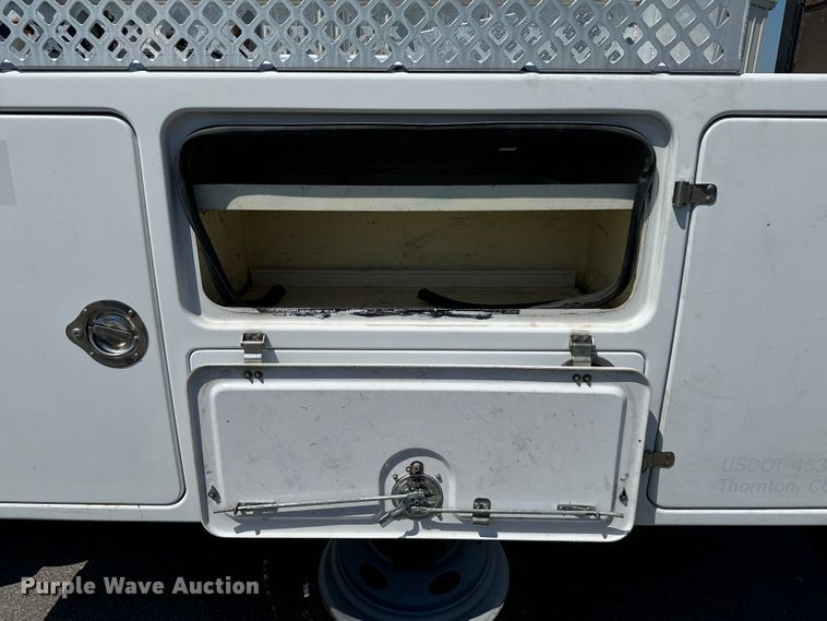 image for item DX0756 2006 Ford F450 Super Duty XL bucket truck