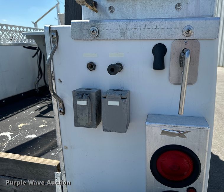 image for item DX0756 2006 Ford F450 Super Duty XL bucket truck