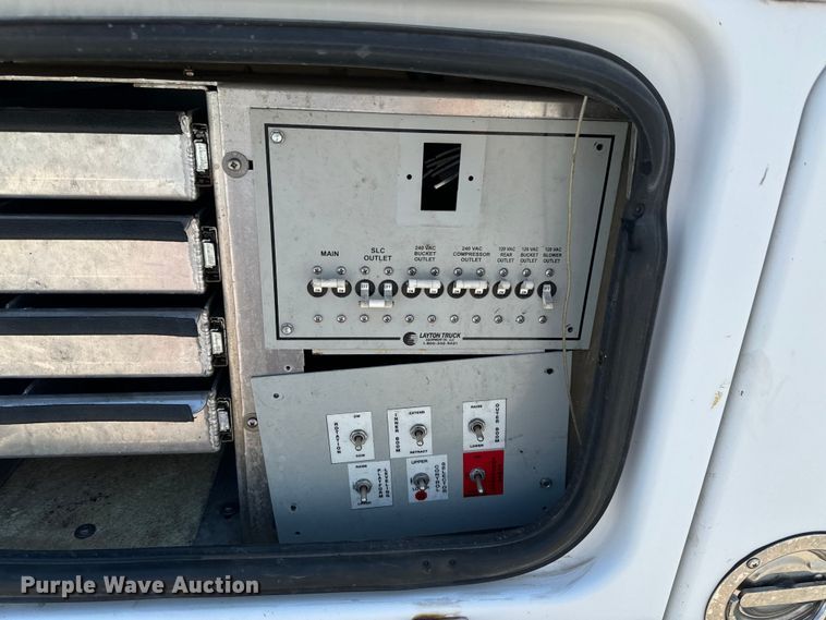 image for item DX0756 2006 Ford F450 Super Duty XL bucket truck