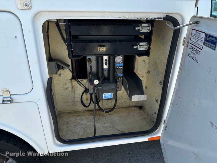 image for item DX0756 2006 Ford F450 Super Duty XL bucket truck