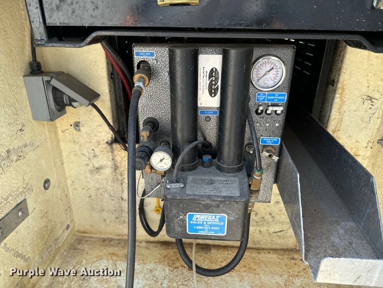 image for item DX0756 2006 Ford F450 Super Duty XL bucket truck