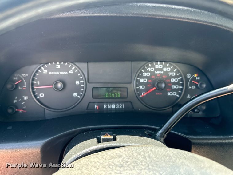 image for item DX0756 2006 Ford F450 Super Duty XL bucket truck