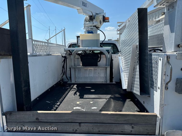 image for item DX0756 2006 Ford F450 Super Duty XL bucket truck