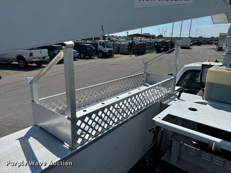 image for item DX0756 2006 Ford F450 Super Duty XL bucket truck