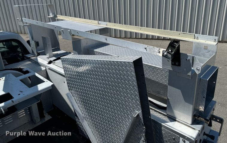 image for item DX0756 2006 Ford F450 Super Duty XL bucket truck