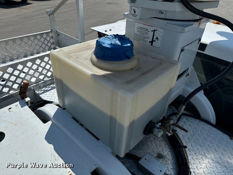 image for item DX0756 2006 Ford F450 Super Duty XL bucket truck