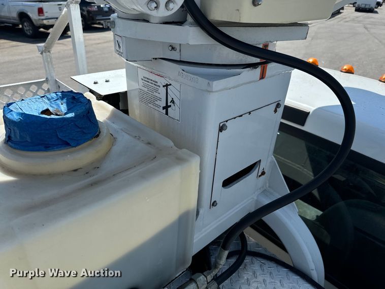 image for item DX0756 2006 Ford F450 Super Duty XL bucket truck