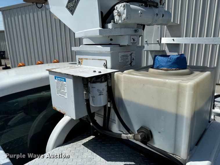 image for item DX0756 2006 Ford F450 Super Duty XL bucket truck